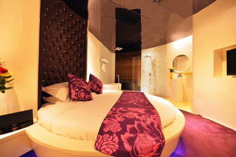 Kingtown Hotel Hongmei Shanghai Esterno foto