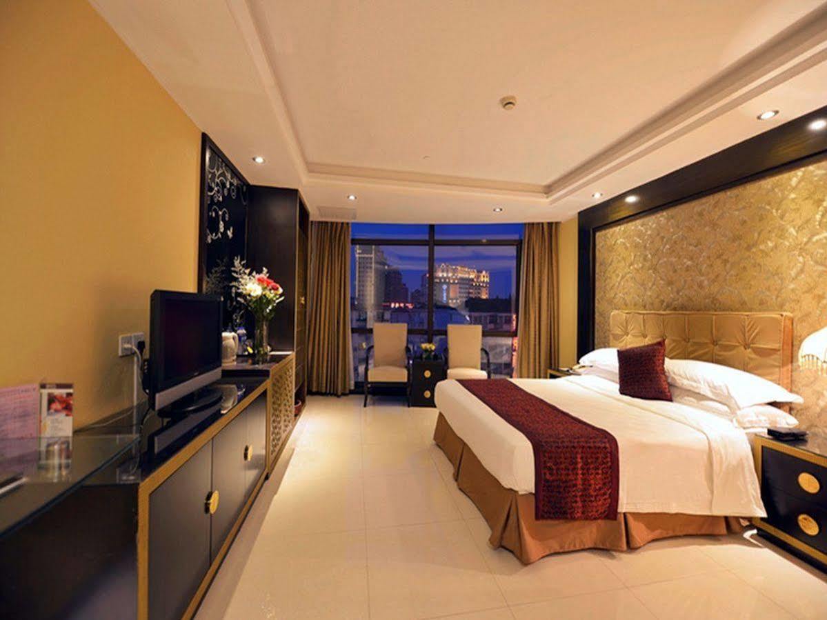 Kingtown Hotel Hongmei Shanghai Esterno foto