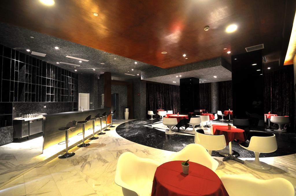 Kingtown Hotel Hongmei Shanghai Esterno foto